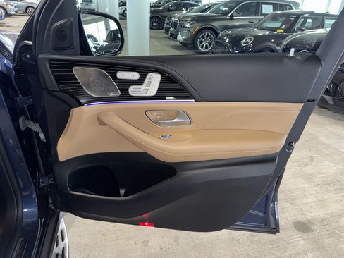 Used 2024 Mercedes-Benz GLS 580 4MATIC image 9