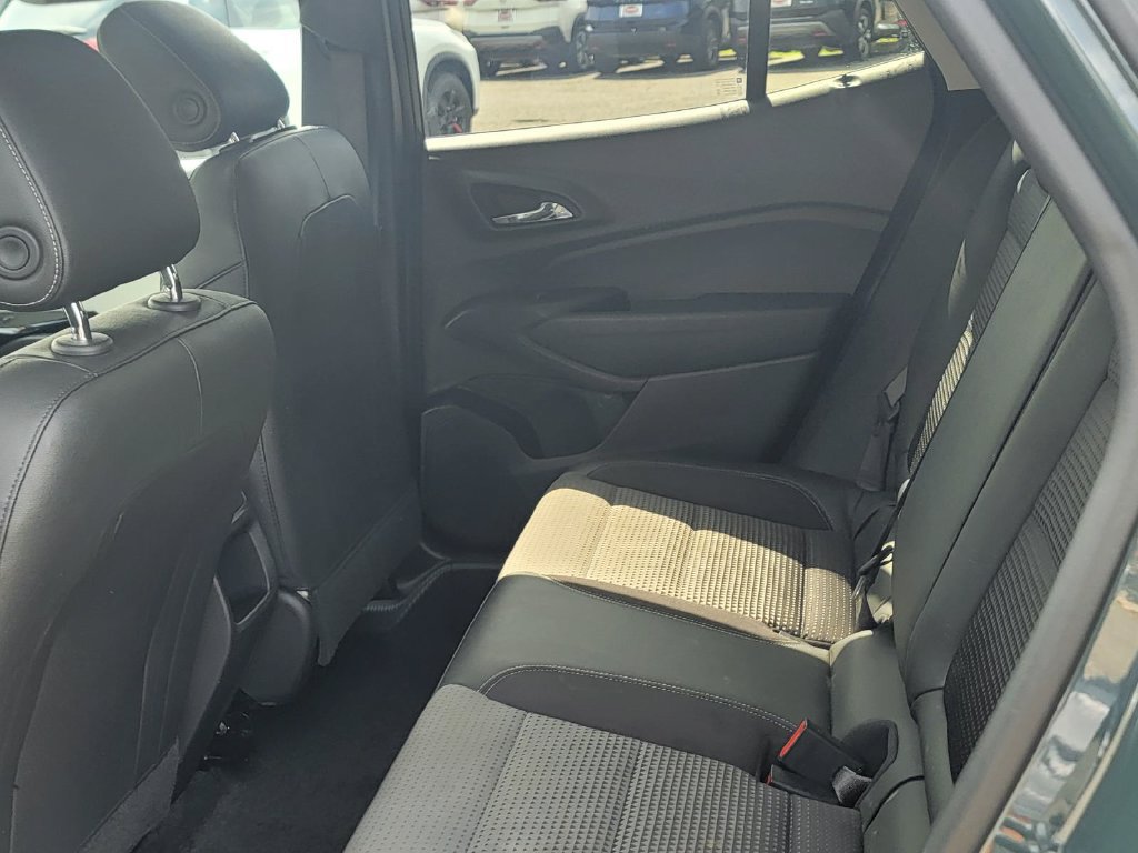 Used 2025 Chevrolet Trax LT FWD image 19