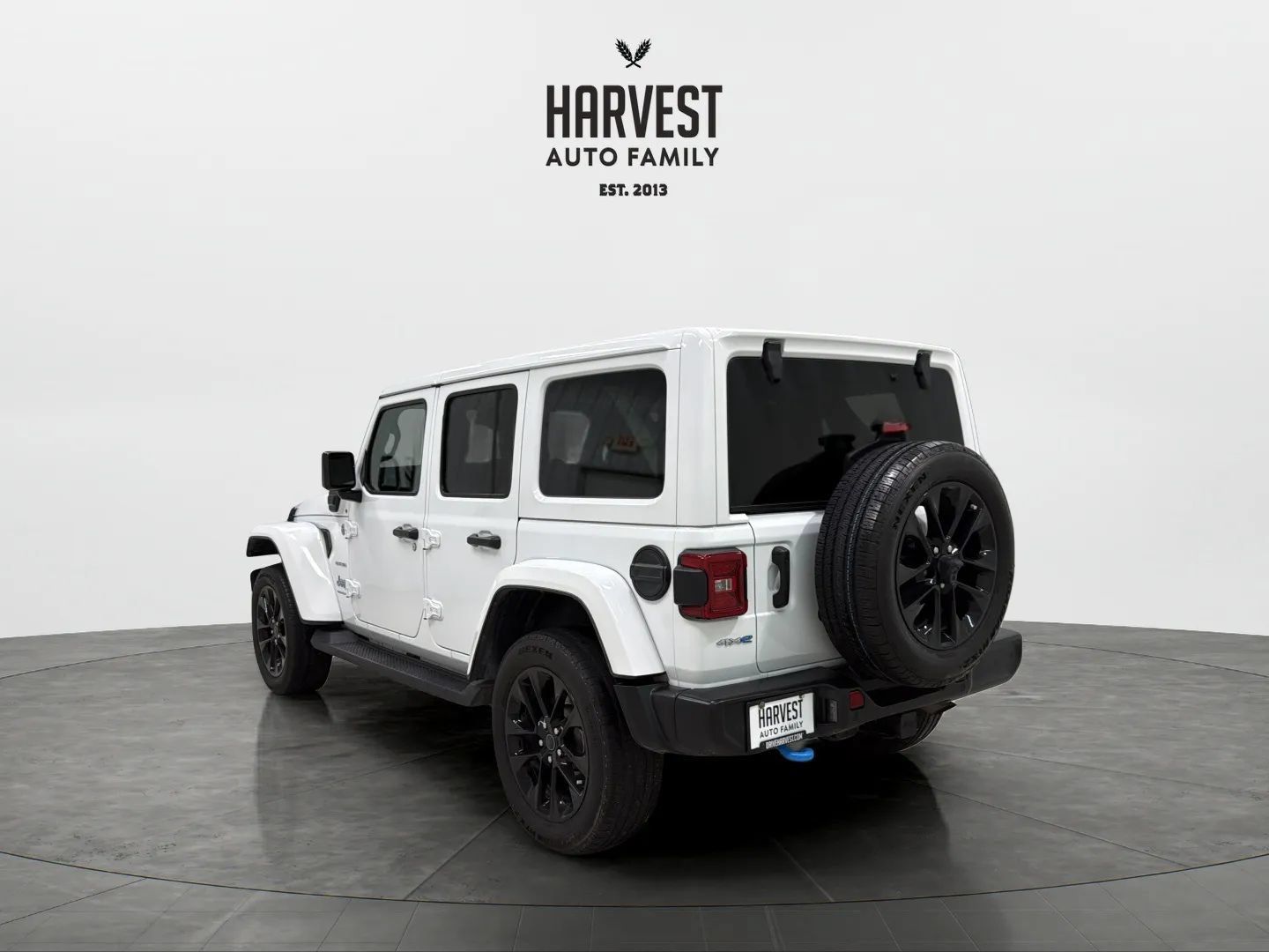 Used 2024 Jeep Wrangler Unlimited Sahara w/ Technology Group AWD/4WD image 4