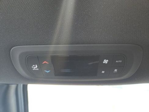 Used 2022 Chrysler Pacifica Touring image 10