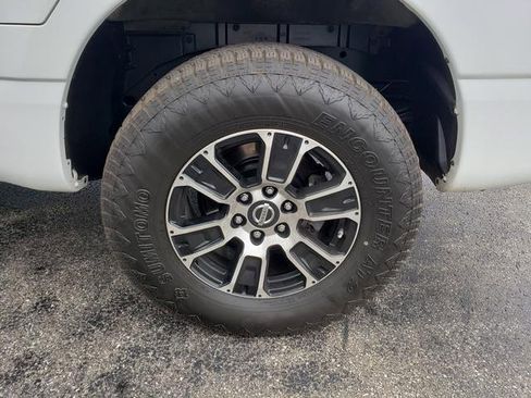 Used 2022 Nissan Titan SV image 27