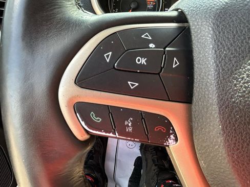 Used 2016 Jeep Cherokee Latitude w/ Cold Weather Group AWD/4WD image 18
