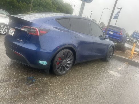 Used 2023 Tesla Model Y Performance image 6