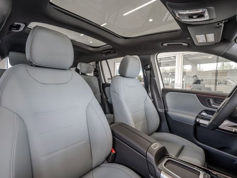 Certified 2026 Mercedes-Benz GLB 250 4MATIC image 32