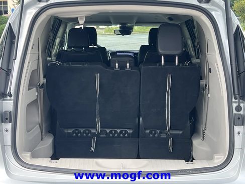 Used 2024 Chrysler Pacifica Touring-L FWD image 22