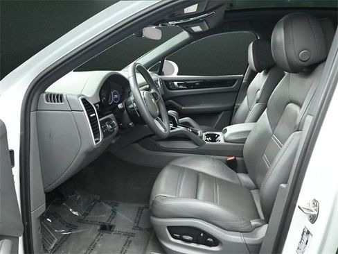 Used 2023 Porsche Cayenne Coupe image 11