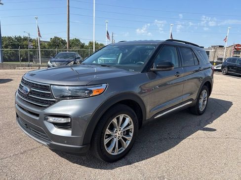 Certified 2024 Ford Explorer XLT w/ Equipment Group 202A AWD/4WD image 3