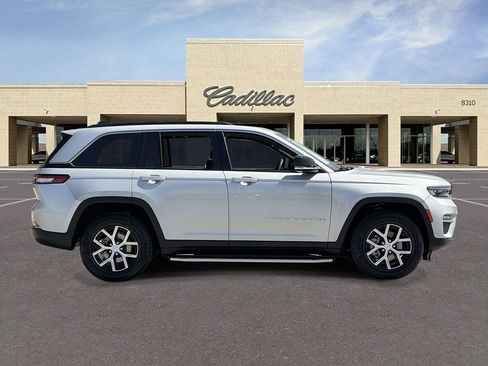 Used 2024 Jeep Grand Cherokee Limited w/ Luxury Tech Group II RWD image 4