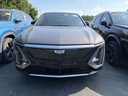 Used 2024 Cadillac Lyriq Luxury RWD image 2