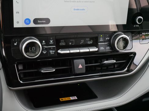 Certified 2025 Toyota Highlander XLE AWD/4WD image 23