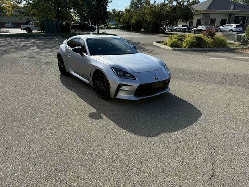 Used 2023 Toyota GR86 Premium w/ ALL Weather Mat Package (TMS) image 7