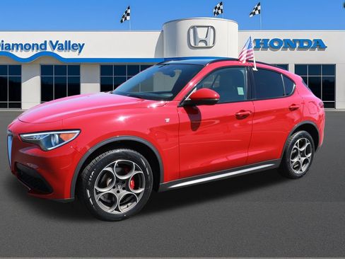 Used 2023 Alfa Romeo Stelvio Ti AWD/4WD image 3