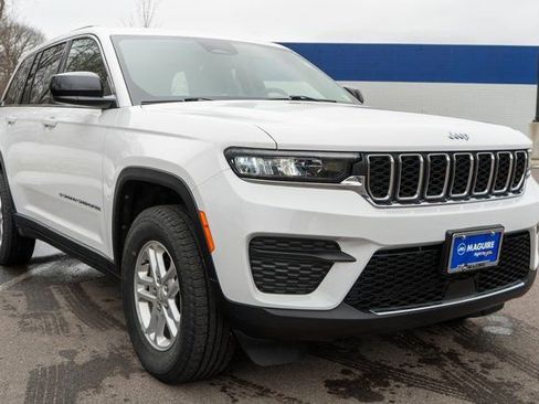 Used 2023 Jeep Grand Cherokee Laredo AWD/4WD image 4