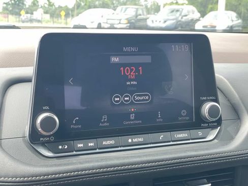 Used 2023 Nissan Rogue S FWD image 23