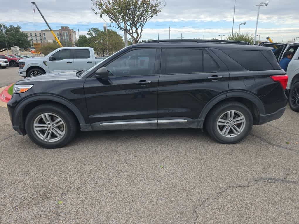 Used 2023 Ford Explorer XLT w/ Equipment Group 202A RWD image 4