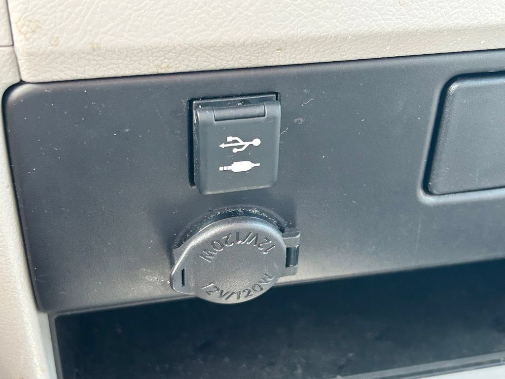 Used 2019 Toyota Sienna LE w/ LE Preferred Package FWD image 27