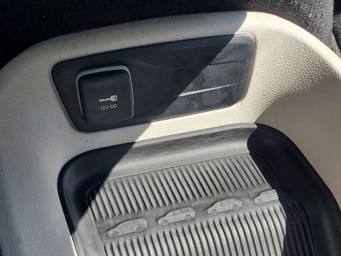 Used 2023 Chrysler Pacifica Touring-L FWD image 19