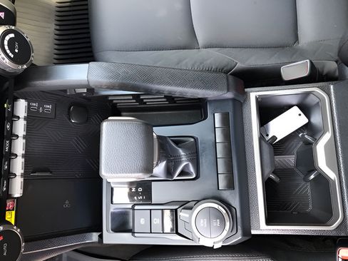 Certified 2025 Toyota Tacoma SR5 AWD/4WD image 17