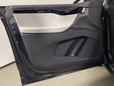 Used 2018 Tesla Model X 100D image 19