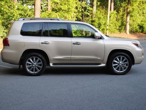 Used 2011 Lexus LX 570 4WD w/ Luxury Pkg image 25
