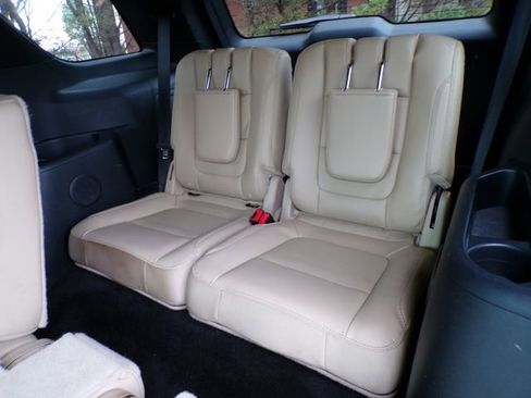 Used 2016 Ford Explorer XLT w/ Equipment Group 202A image 9