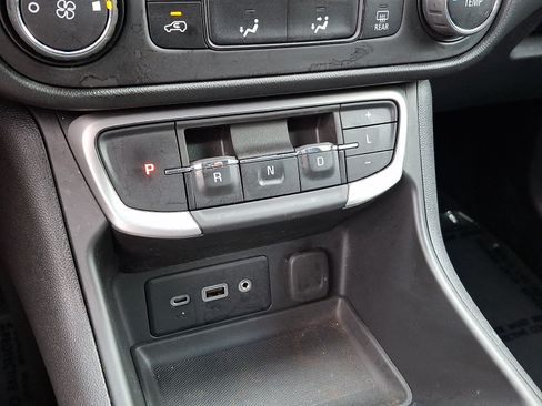 Used 2023 GMC Terrain SLE AWD/4WD image 14