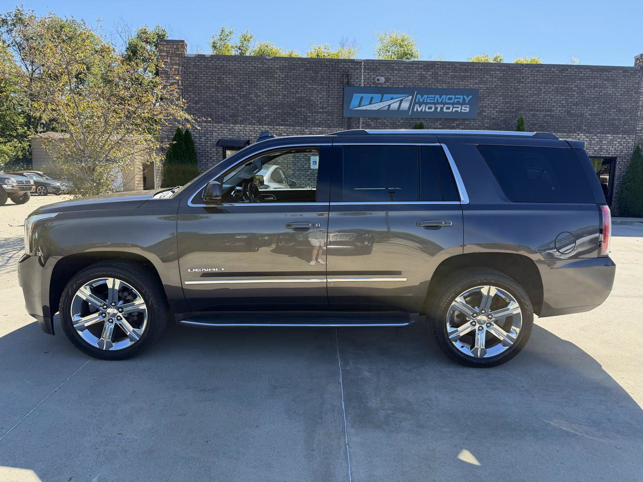 Used 2017 GMC Yukon Denali w/ Open Road Package AWD/4WD image 8
