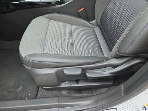 Used 2025 Chevrolet Trax LT w/ LT Convenience Package FWD image 14