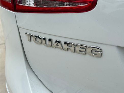 Used 2013 Volkswagen Touareg Sport AWD/4WD image 12
