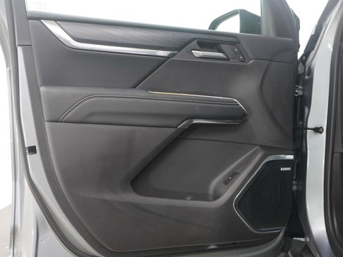 Used 2025 GMC Acadia Elevation w/ Elevation Premium Package image 21