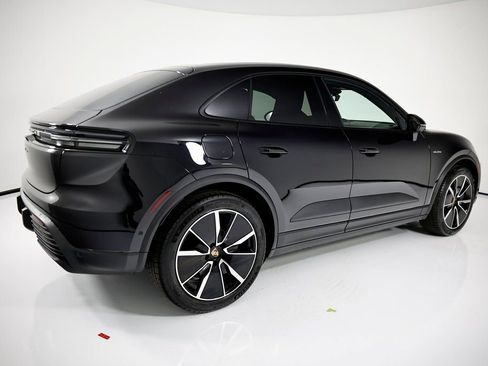 New 2026 Porsche Macan Electric RWD image 7