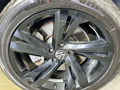 Used 2023 Volkswagen Tiguan SE R-Line FWD image 35