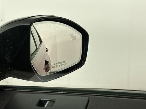 Used 2018 Land Rover Discovery Sport HSE image 25