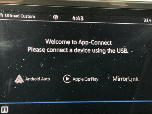 Used 2021 Volkswagen Tiguan SE w/ Panoramic Sunroof Package image 15