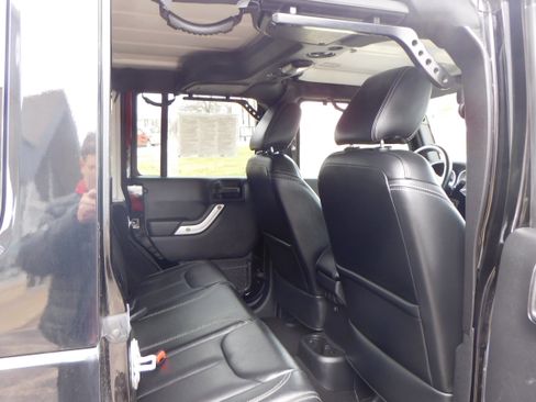 Used 2016 Jeep Wrangler Unlimited Rubicon image 39