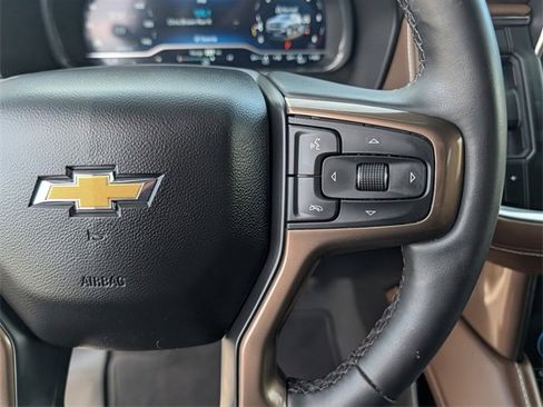Used 2023 Chevrolet Suburban High Country image 15