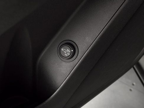 Used 2023 Chevrolet Equinox LT w/ Driver Convenience Package image 21