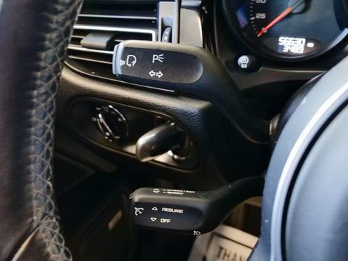 Used 2021 Porsche Macan Base image 28