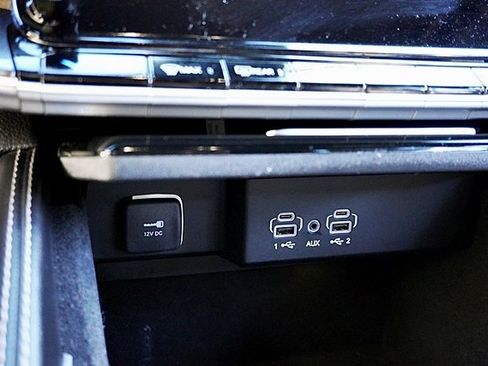 Used 2023 Jeep Wagoneer 2WD image 31