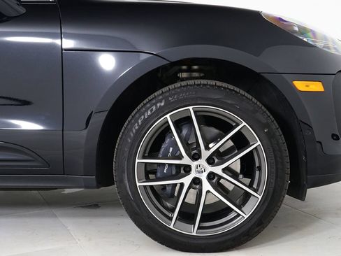 Used 2026 Porsche Macan AWD/4WD image 16