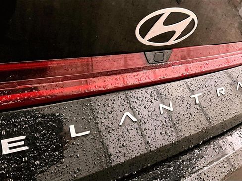 Used 2024 Hyundai Elantra SEL w/ Convenience Package image 13