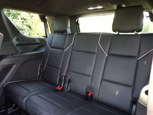 Used 2021 Cadillac Escalade Premium Luxury AWD/4WD image 15