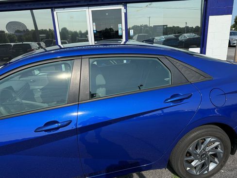 Used 2024 Hyundai Elantra SEL FWD image 2