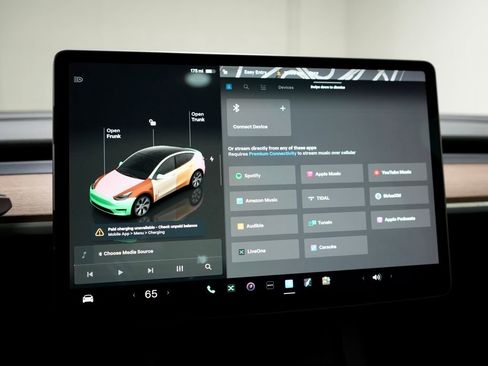 Used 2023 Tesla Model Y Long Range image 18