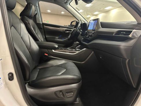 Certified 2022 Toyota Highlander Limited image 28