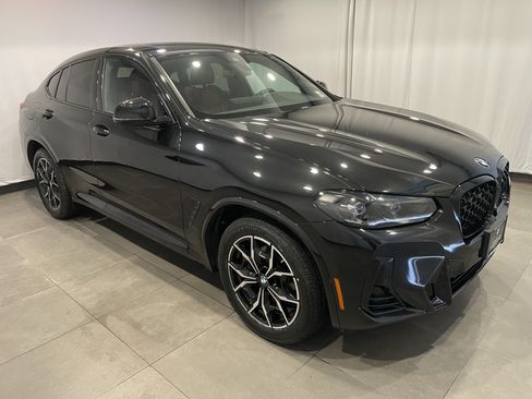 Used 2024 BMW X4 xDrive30i w/ M Sport Package AWD/4WD image 3