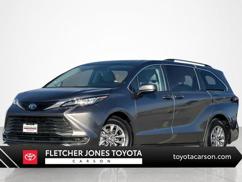 Certified 2023 Toyota Sienna LE w/ LE Plus Package image 1