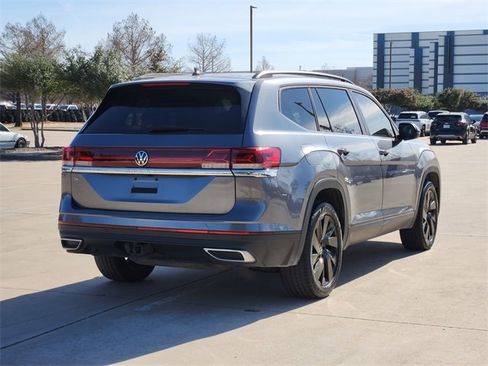Used 2024 Volkswagen Atlas SE w/ Black Wheel Package image 5