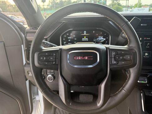 Used 2024 GMC Sierra 2500 AT4 w/ AT4 Premium Plus Package AWD/4WD image 18
