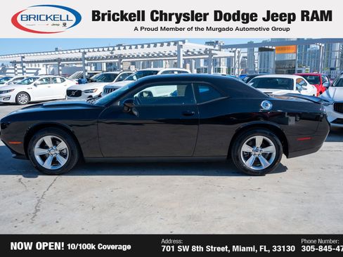 Used 2022 Dodge Challenger SXT image 8
